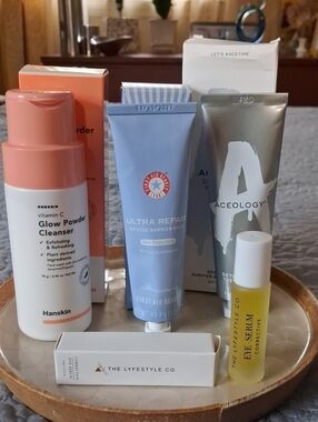 Skincare Bundle including First Aid Beauty